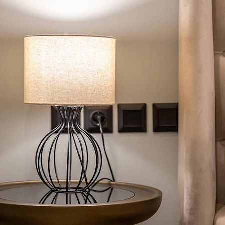 Smaragdi Luxury Jacuzzi Apartment Noho Premium Living Aten Exteriör bild