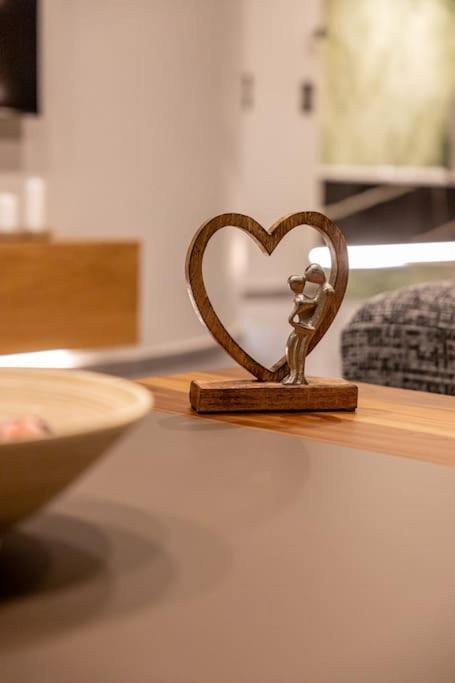 Smaragdi Luxury Jacuzzi Apartment Noho Premium Living Aten Exteriör bild