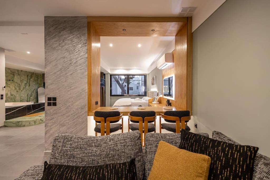 Smaragdi Luxury Jacuzzi Apartment Noho Premium Living Aten Exteriör bild
