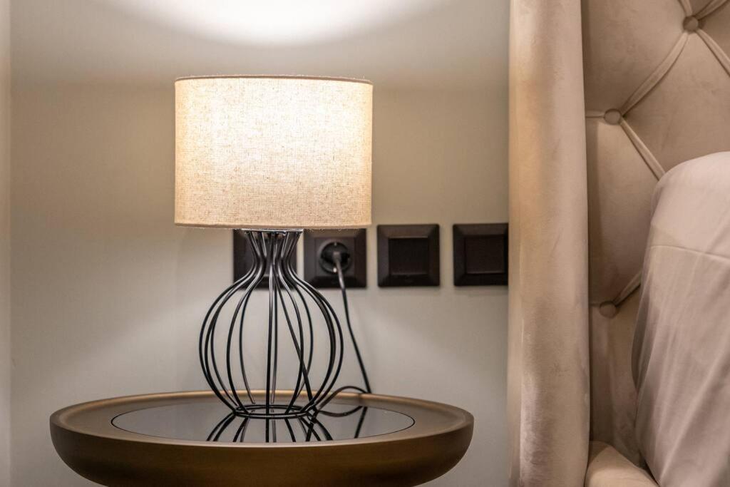 Smaragdi Luxury Jacuzzi Apartment Noho Premium Living Aten Exteriör bild