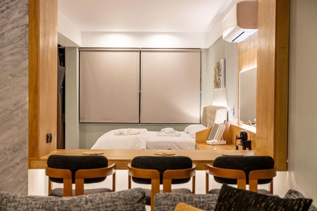 Smaragdi Luxury Jacuzzi Apartment Noho Premium Living Aten Exteriör bild