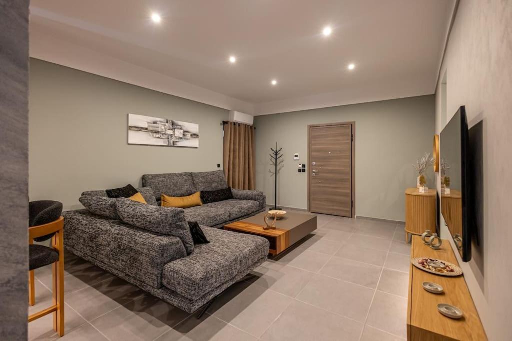 Smaragdi Luxury Jacuzzi Apartment Noho Premium Living Aten Exteriör bild