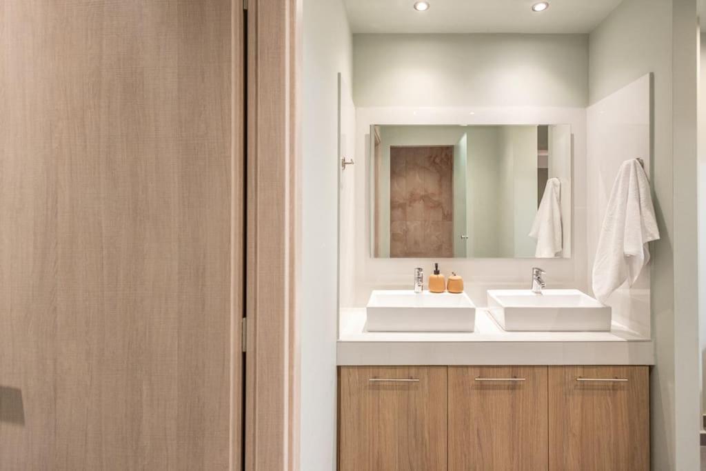 Smaragdi Luxury Jacuzzi Apartment Noho Premium Living Aten Exteriör bild