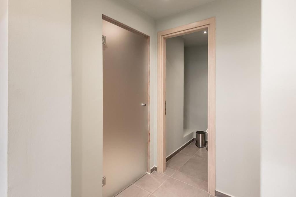 Smaragdi Luxury Jacuzzi Apartment Noho Premium Living Aten Exteriör bild