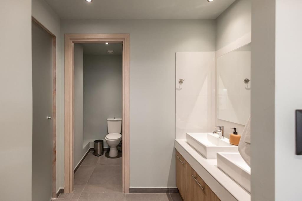 Smaragdi Luxury Jacuzzi Apartment Noho Premium Living Aten Exteriör bild