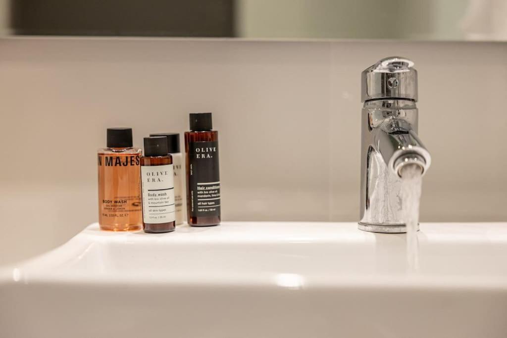 Smaragdi Luxury Jacuzzi Apartment Noho Premium Living Aten Exteriör bild
