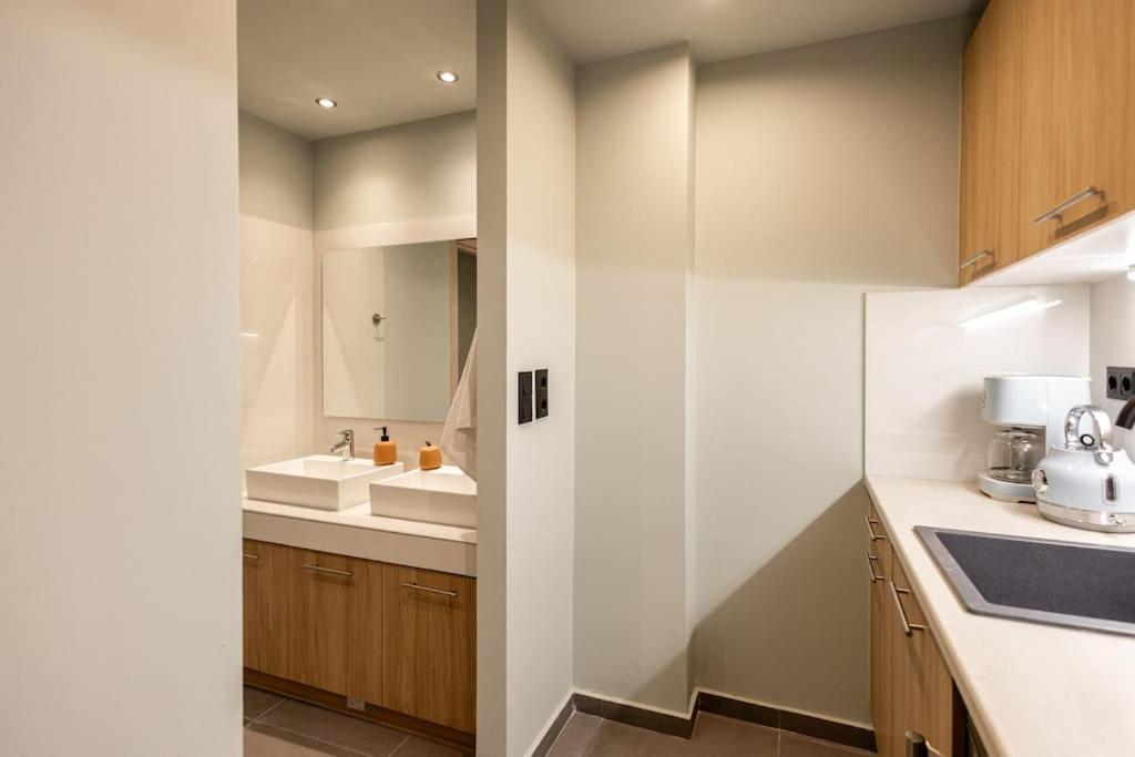 Smaragdi Luxury Jacuzzi Apartment Noho Premium Living Aten Exteriör bild
