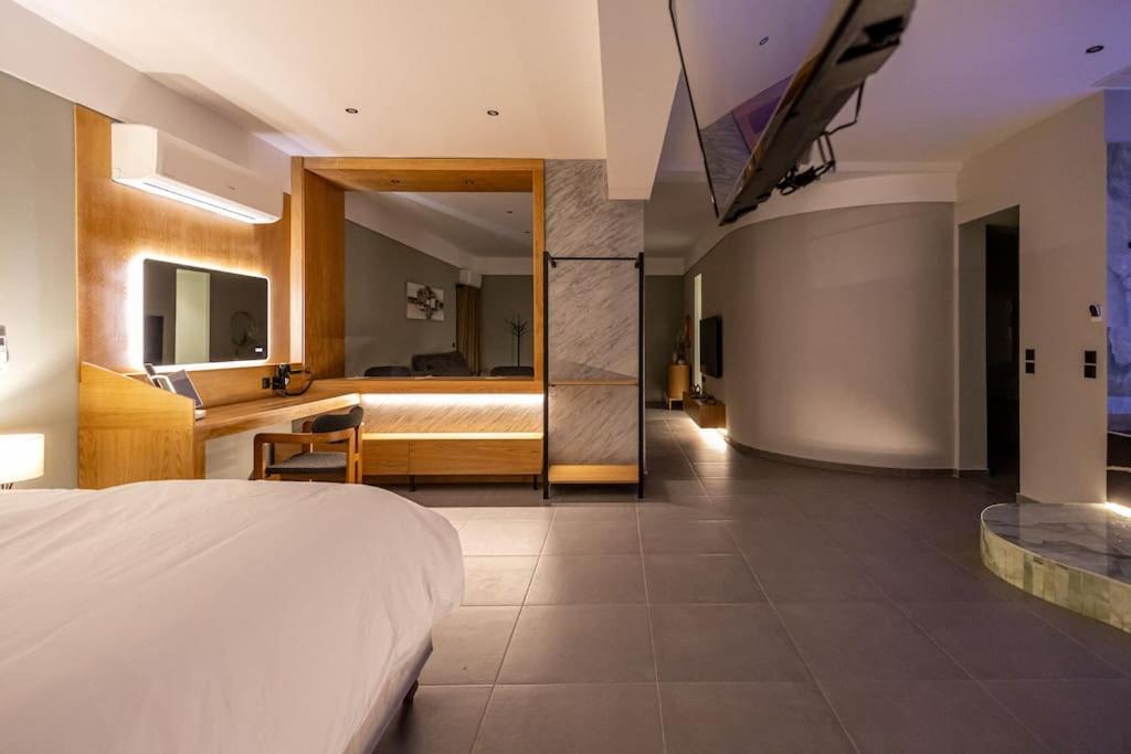 Smaragdi Luxury Jacuzzi Apartment Noho Premium Living Aten Exteriör bild