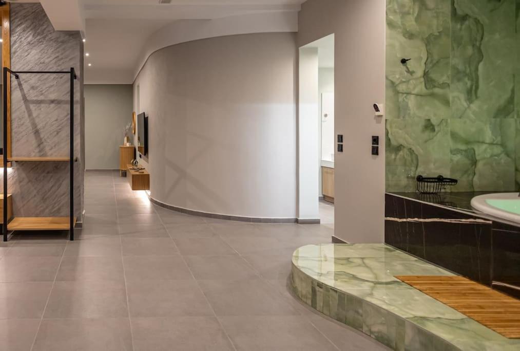 Smaragdi Luxury Jacuzzi Apartment Noho Premium Living Aten Exteriör bild