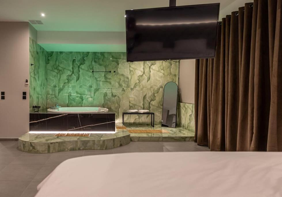 Smaragdi Luxury Jacuzzi Apartment Noho Premium Living Aten Exteriör bild