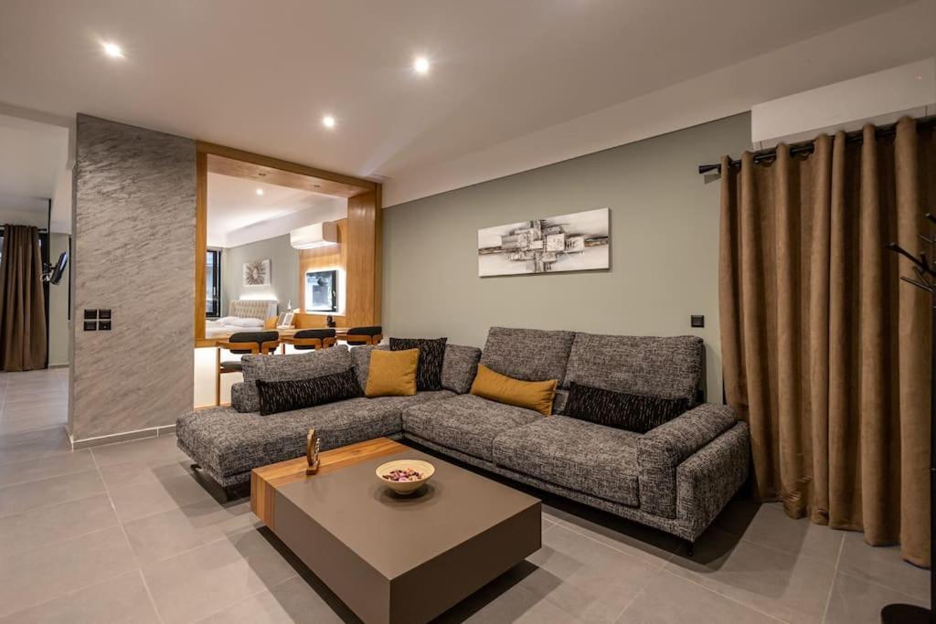 Smaragdi Luxury Jacuzzi Apartment Noho Premium Living Aten Exteriör bild