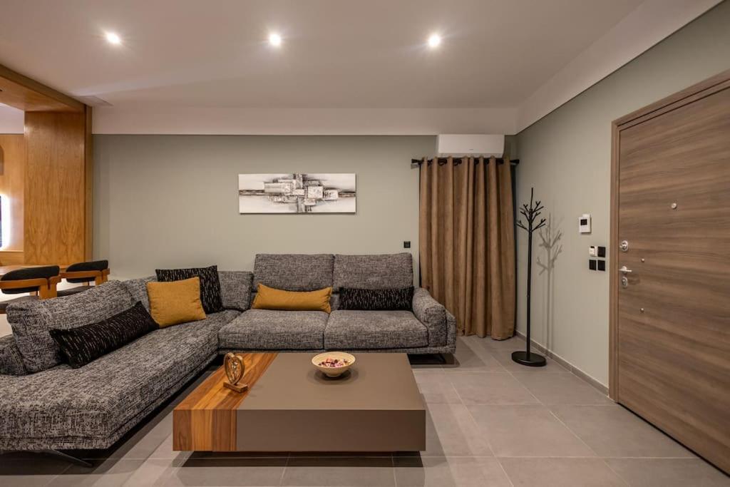 Smaragdi Luxury Jacuzzi Apartment Noho Premium Living Aten Exteriör bild