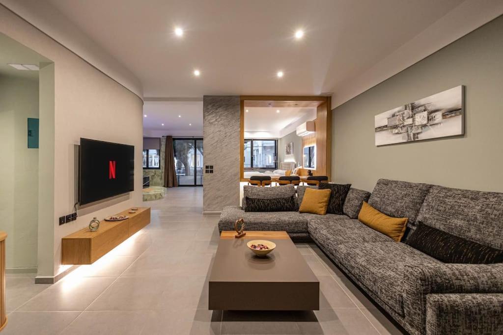 Smaragdi Luxury Jacuzzi Apartment Noho Premium Living Aten Exteriör bild